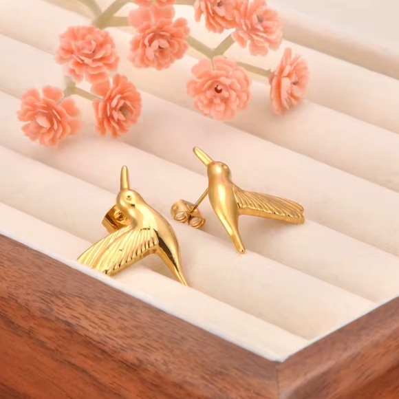 Vintage Hummingbird Gold Earrings - Picture 3 of 5